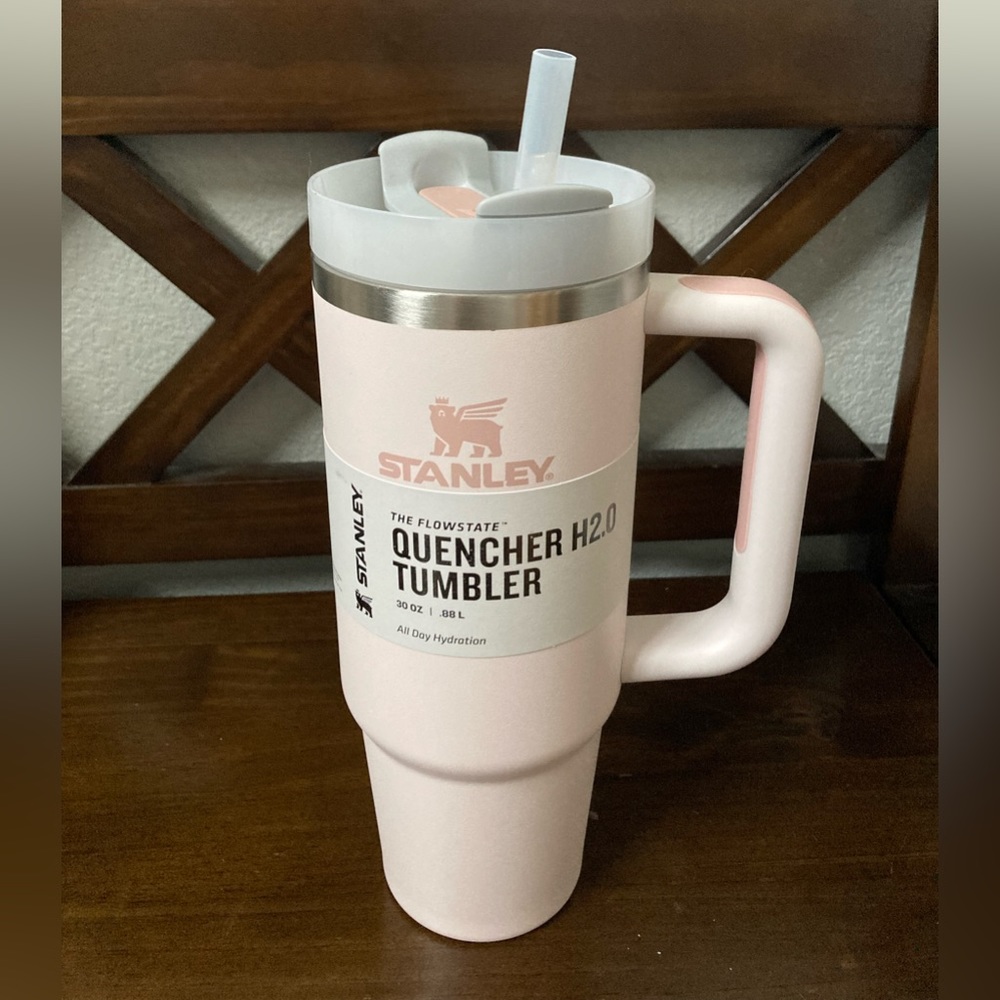 NWT  30 oz Quencher H2.0 Tumbler in Rose Quartz